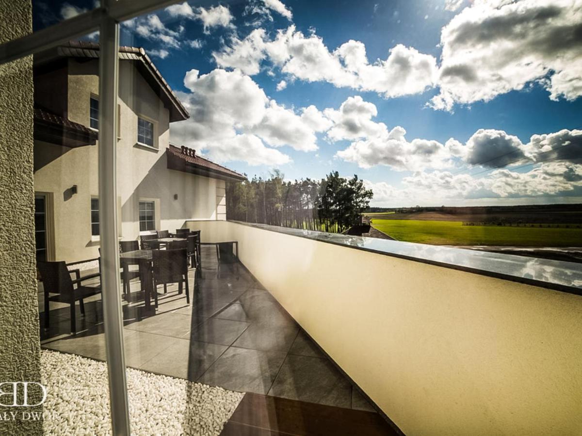 Bialy Dwor Bed and Breakfast Rychwal Exteriör bild